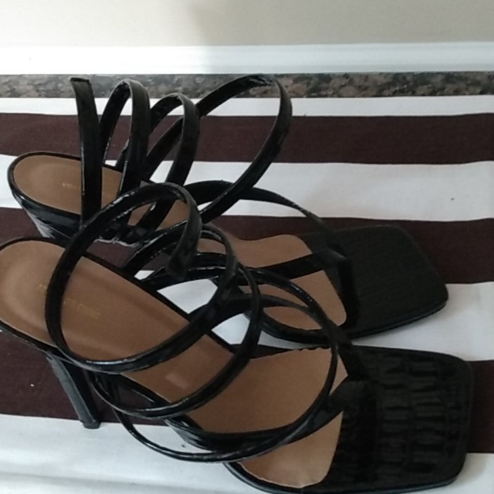 Shoes - Picture 4 of 9